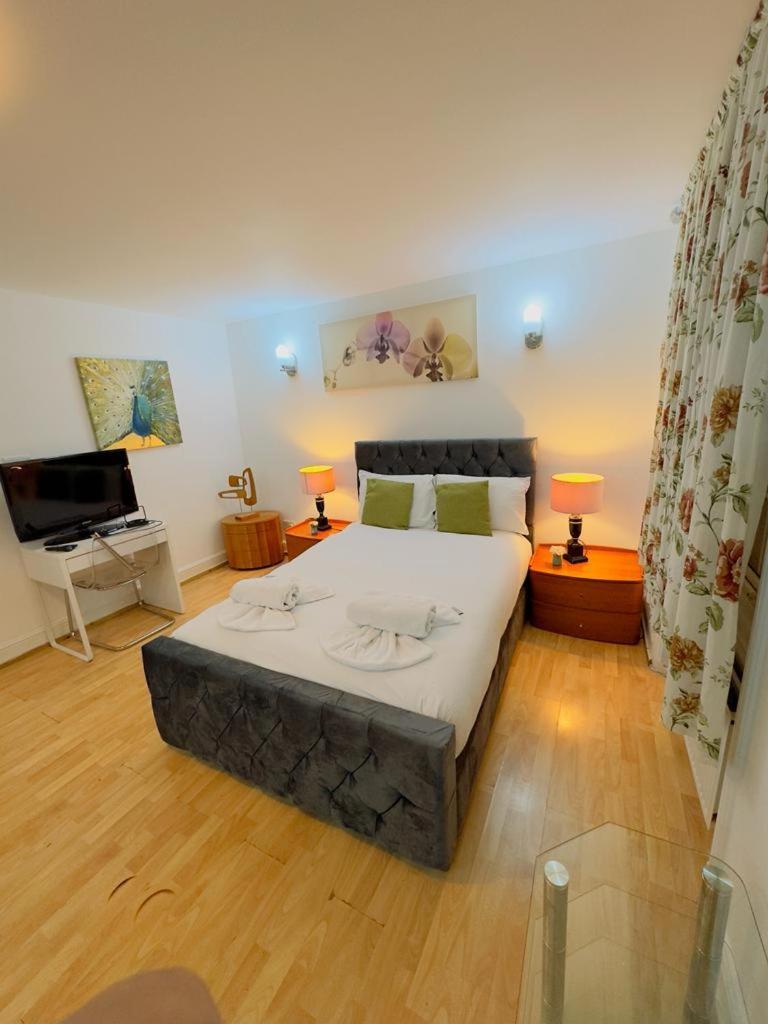 Bright Budget Studio Apartment In Central Лондон Екстериор снимка