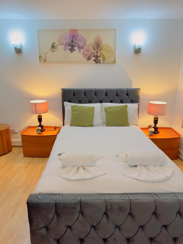 Bright Budget Studio Apartment In Central Лондон Екстериор снимка